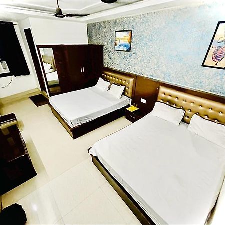 Premium Boston Rooms Family Hotel Agra  Eksteriør bilde